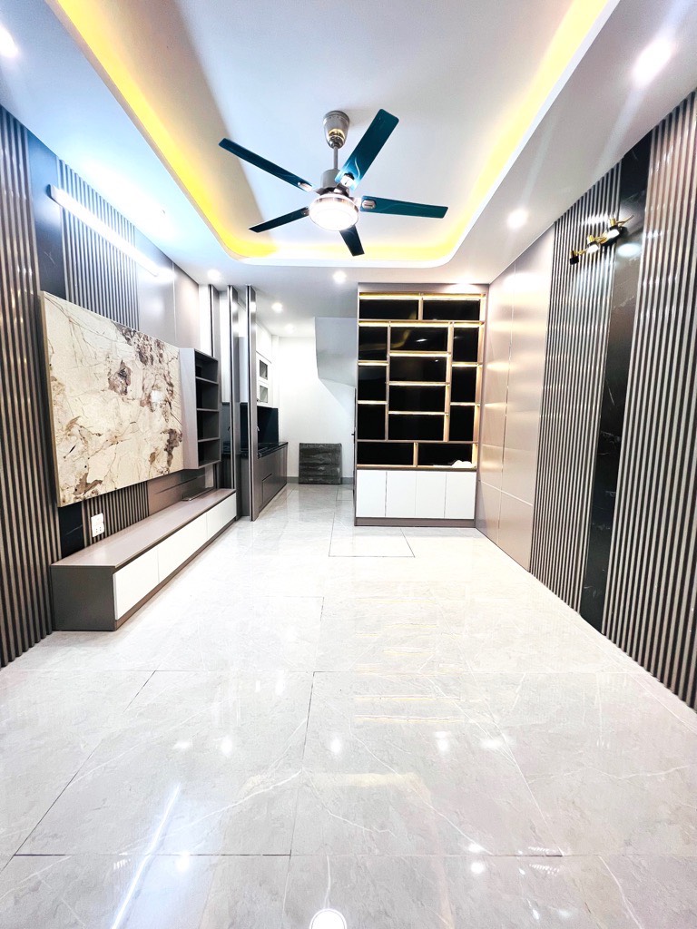 Nhà hiếm quận Hoàng Mai, 30m2 lô góc kinh doanh lộc, 5 tầng full nội thất.