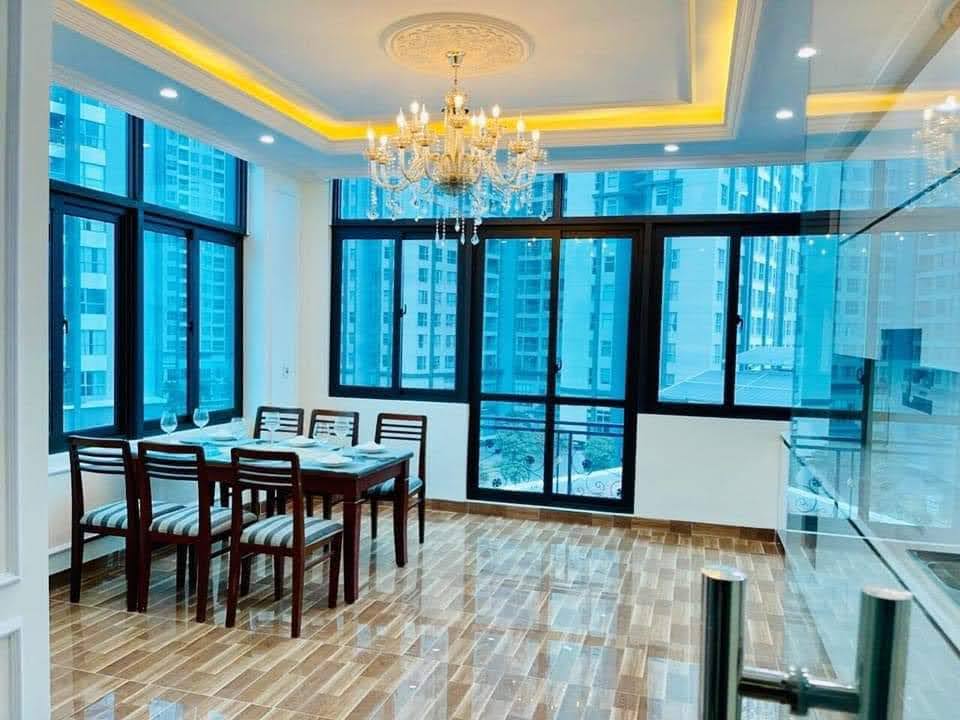 Bán Nhà mới xây mặt phố Trần Quốc Hoàn 40/46m2 x 5 tầng MT 4m 18.7 tỷ cầu giấy kinh doanh sầm uất.
