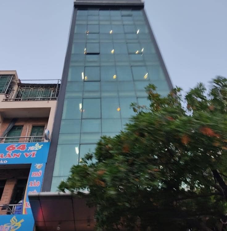 Bán nhà mặt phố Trần Quốc Hoàn 46m x  5 tầng mt 4m 20.5 tỷ Cầu Giấy kinh doanh sầm uất