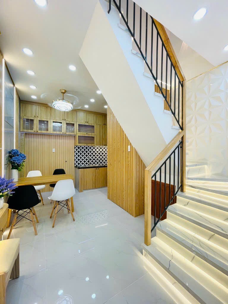 CỰC HÓT- NGAY CHỢ THẠCH ĐÀ, DTSD 50M2 3 TẦNG 3PN, NHÀ MỚI Ở NGAY