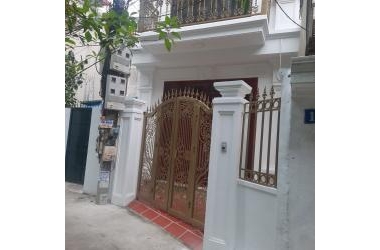 Bán nhà Nguyễn Văn Cừ, Long Biên-52m2 5 tầng, mới đẹp, mặt tiền hơn 4m-2 thoáng, gần phố, Ở ngay