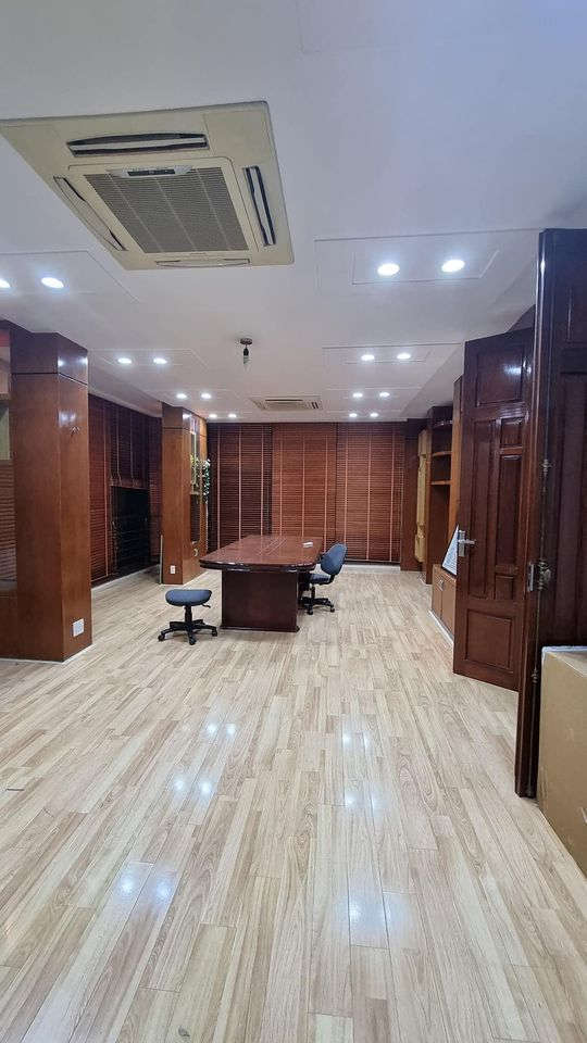 Duy nhất Tòa văn phòng phố Huỳnh Thúc Kháng, Đống Đa, Lô góc 76m x 8T giá chào 35 tỷ