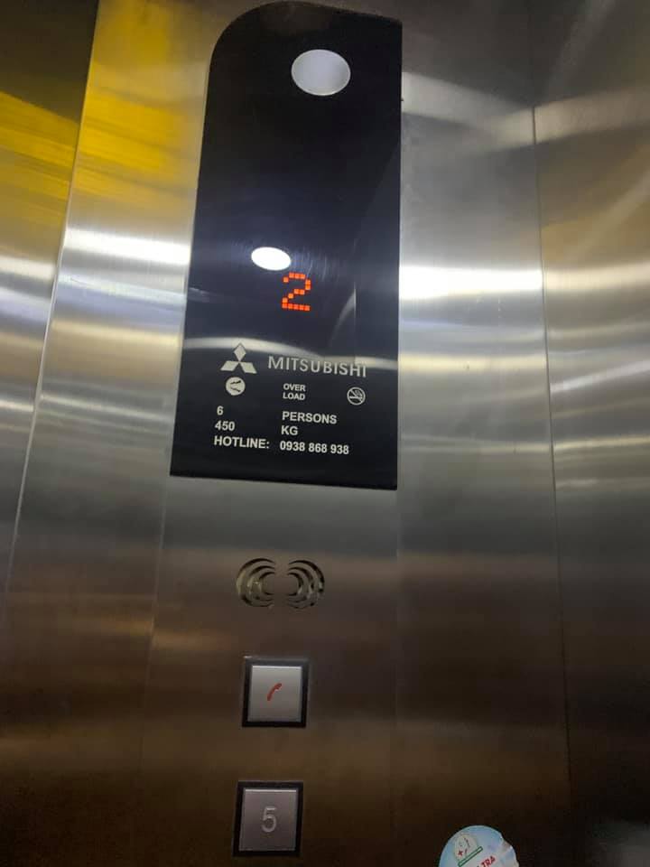 Mặt tiền đường Văn Chung, 7 tầng thang máy, ngang 6,6 mét dài 18 mét, vừa ở vừa kinh doanh.