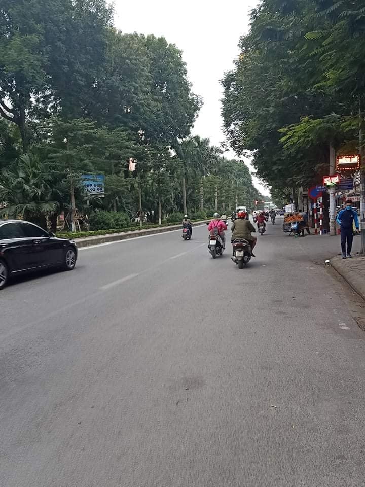 Bán nhà mặt phố Hoàng Quốc Việt