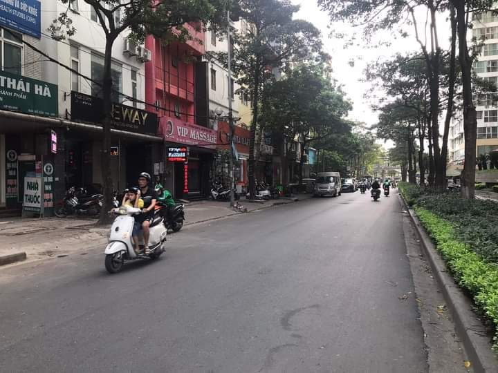 Bán nhà mặt phố Hoàng Cầu - Thái Hà, 100m2, MT 6.3m kinh doanh nhà hàng, vỉa hè rộng
