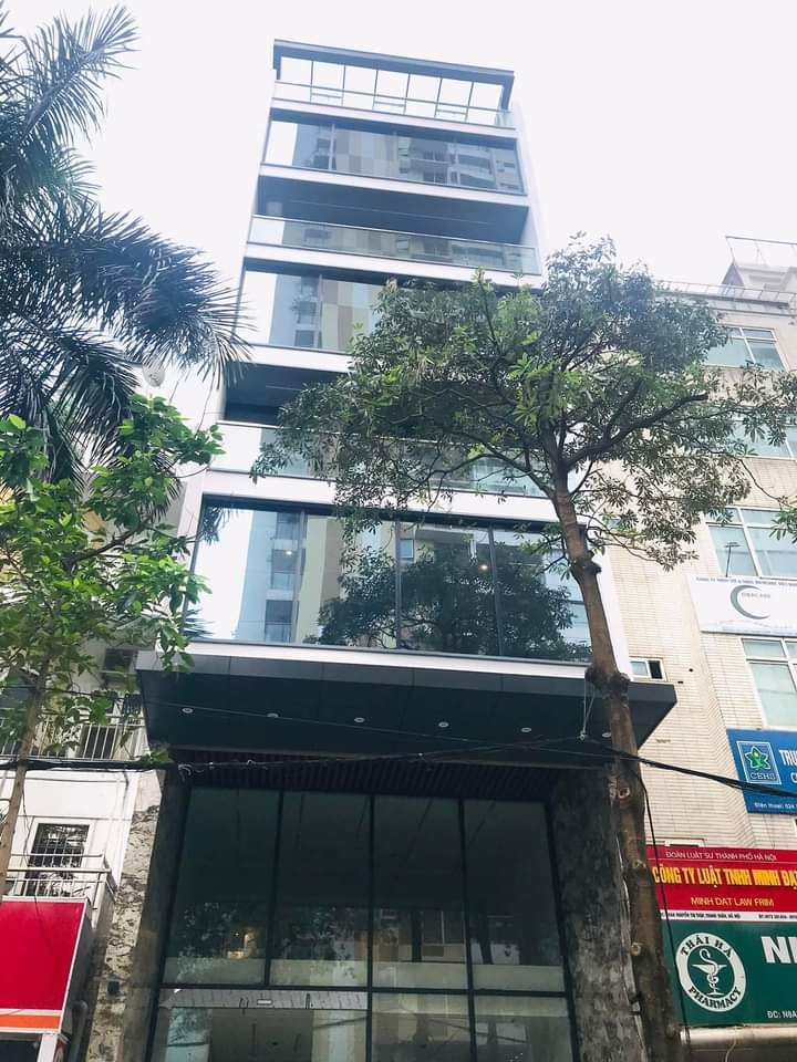 Bán nhà mặt phố Hoàng Cầu - Thái Hà, 100m2, MT 6.3m kinh doanh nhà hàng, vỉa hè rộng