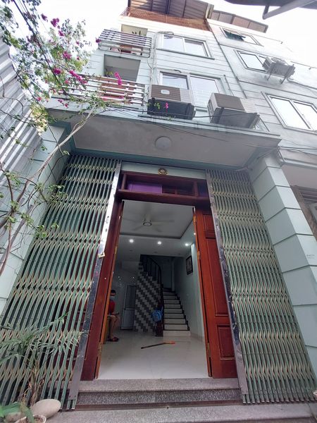Bán Nhà  phố Nguyễn Khang  Oto, Lô Góc DT45 MT 4 Giá 4.99 tỷ