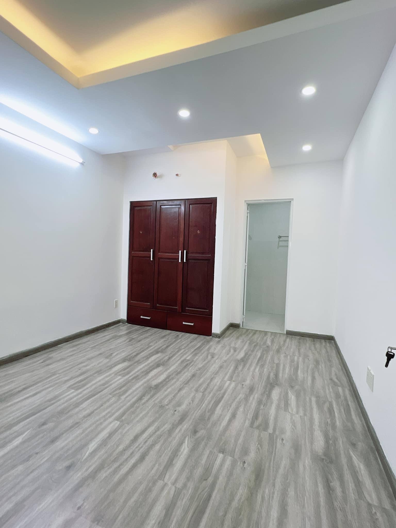 BÁN NHÀ C4 SẴN DÃY TRỌ 135M2 -HẺM XE HƠI QUAY ĐẦU -20M RA MẶT TIỀN - BÌNH THUẬN QUẬN 7-16 TỶ