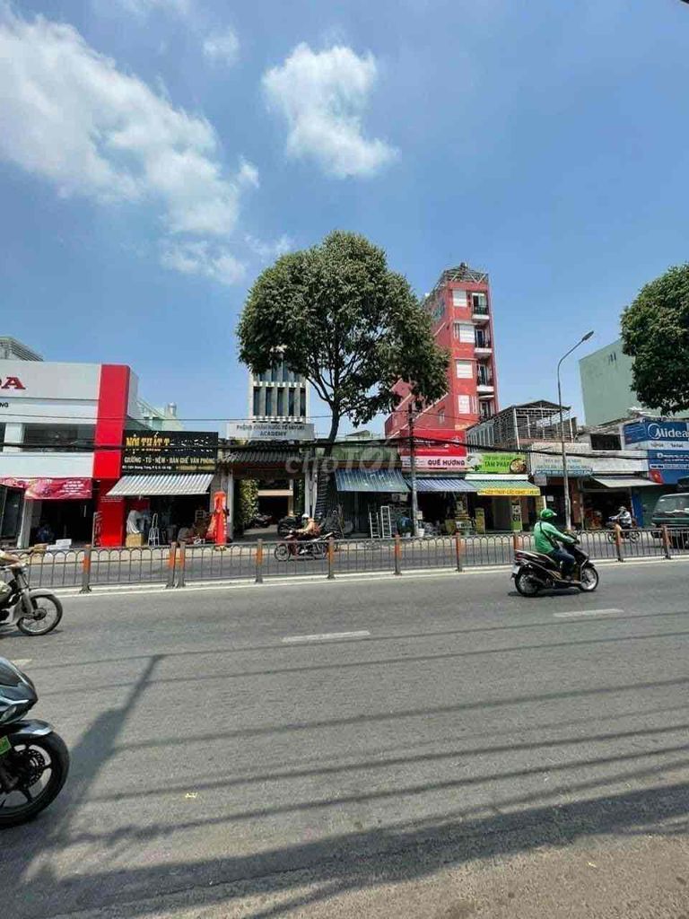 Chính chủ bán nhà hẻm rộng nội thất VIP đường Nguyễn Văn Bảo 54m2 x 4.5m x 5 lầu giá 4.6 tỷ.