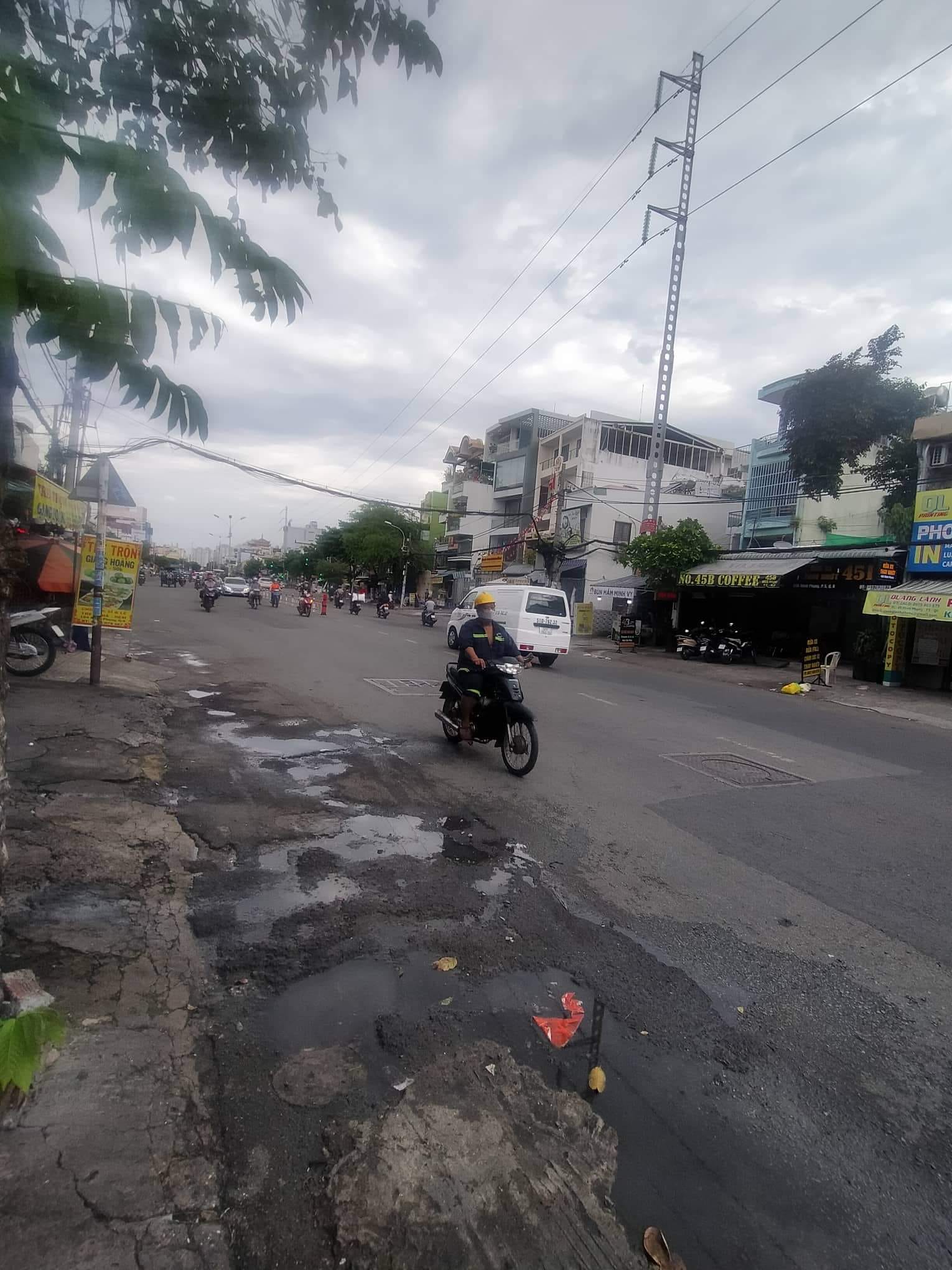 NGAY KINH DƯƠNG VƯƠNG 5 TẦNG MỚI ĐẸP VÀO Ở NGAY.