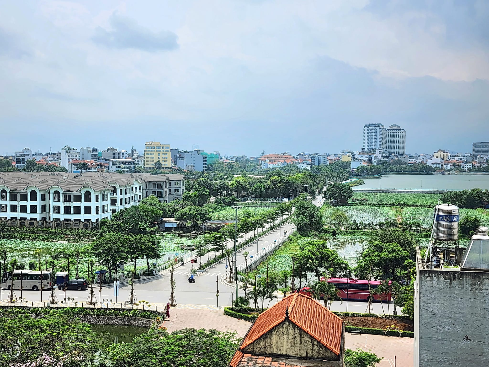 Bán Toà nhà cho thuê – Phố VIP Trịnh Công Sơn – DT60M2x7T Thang máy – View Hồ Tây – Gía 12Tỷ