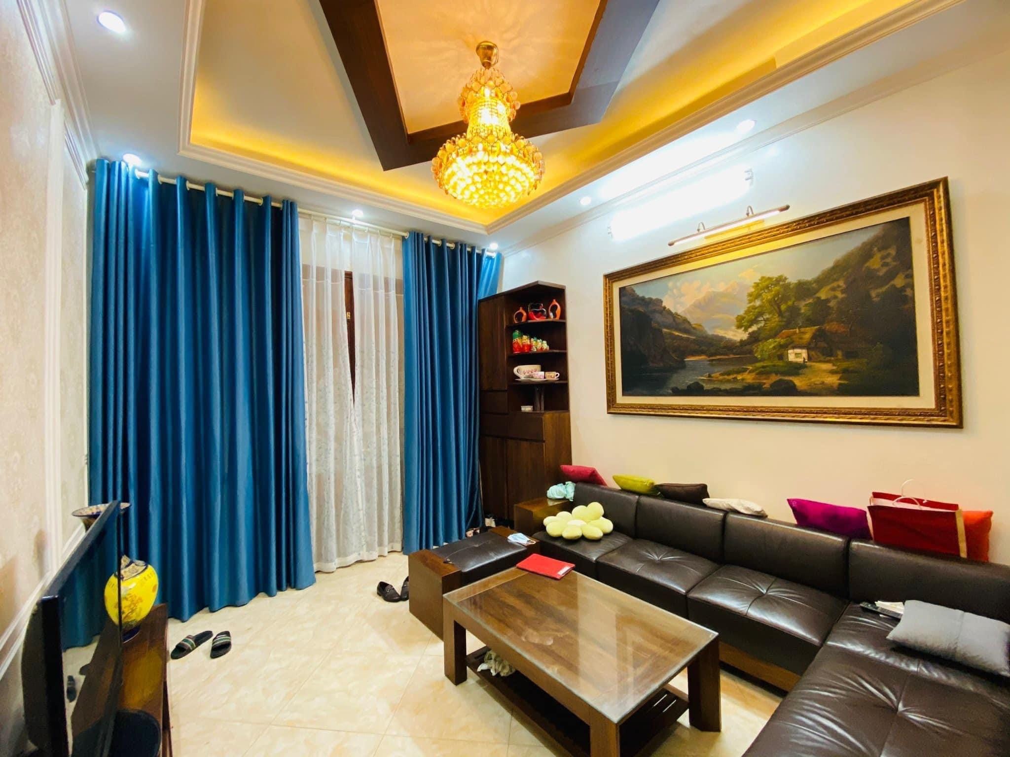 Nhà đẹp Đường Láng, gần phố, 43m2, 5 tầng, 5 ngủ, giá chỉ 6.5 tỷ, LH 0971578077.