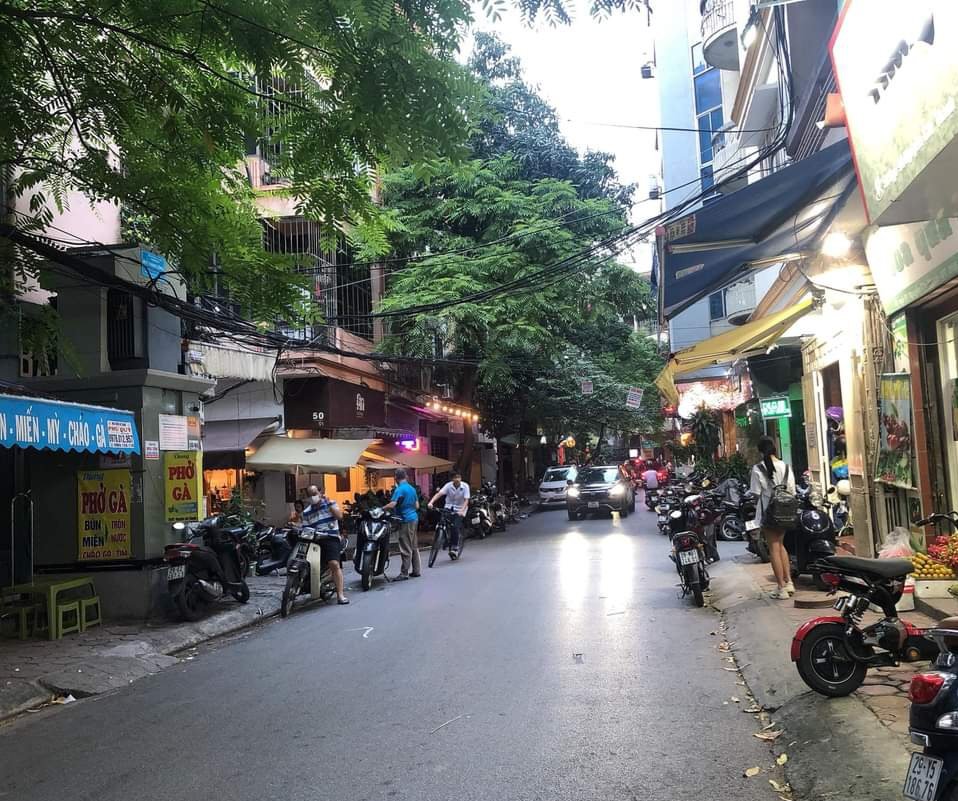 Bán nhà ô tô tránh kinh doanh sầm uất mặt đường Nguyễn Chí Thanh Đống Đa vỉa hè 1.5m