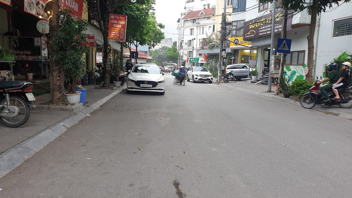 Bán nhà Nguyễn Chí Thanh 36m giá 5ty5 cách ô tô đỗ 1 nhà đường nông rộng.
