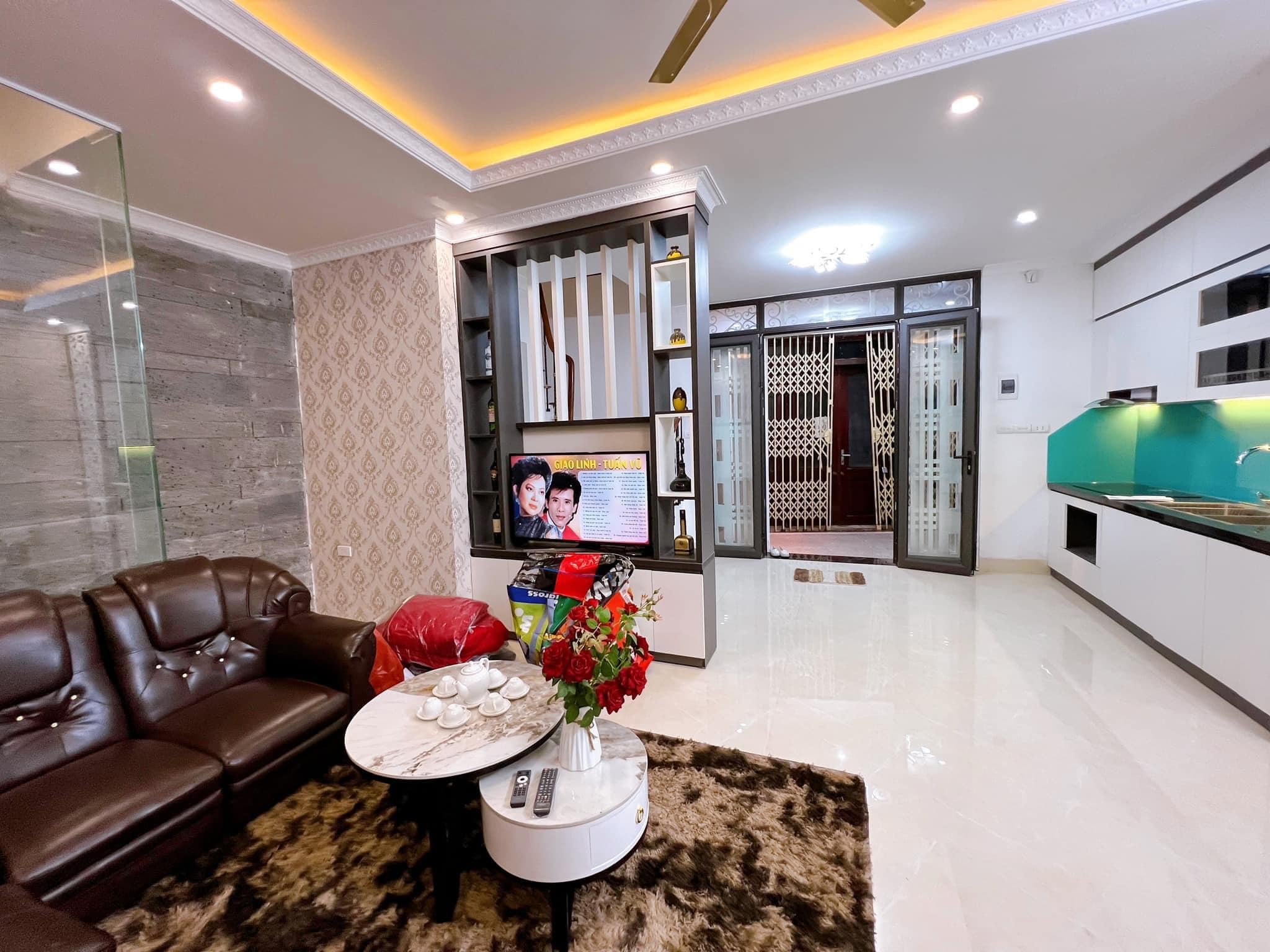 Cần bán nhà phố HOÀNG VĂN THÁI, 40 m2, 4 tầng, 5 tỷ 98, lh: 0986495774