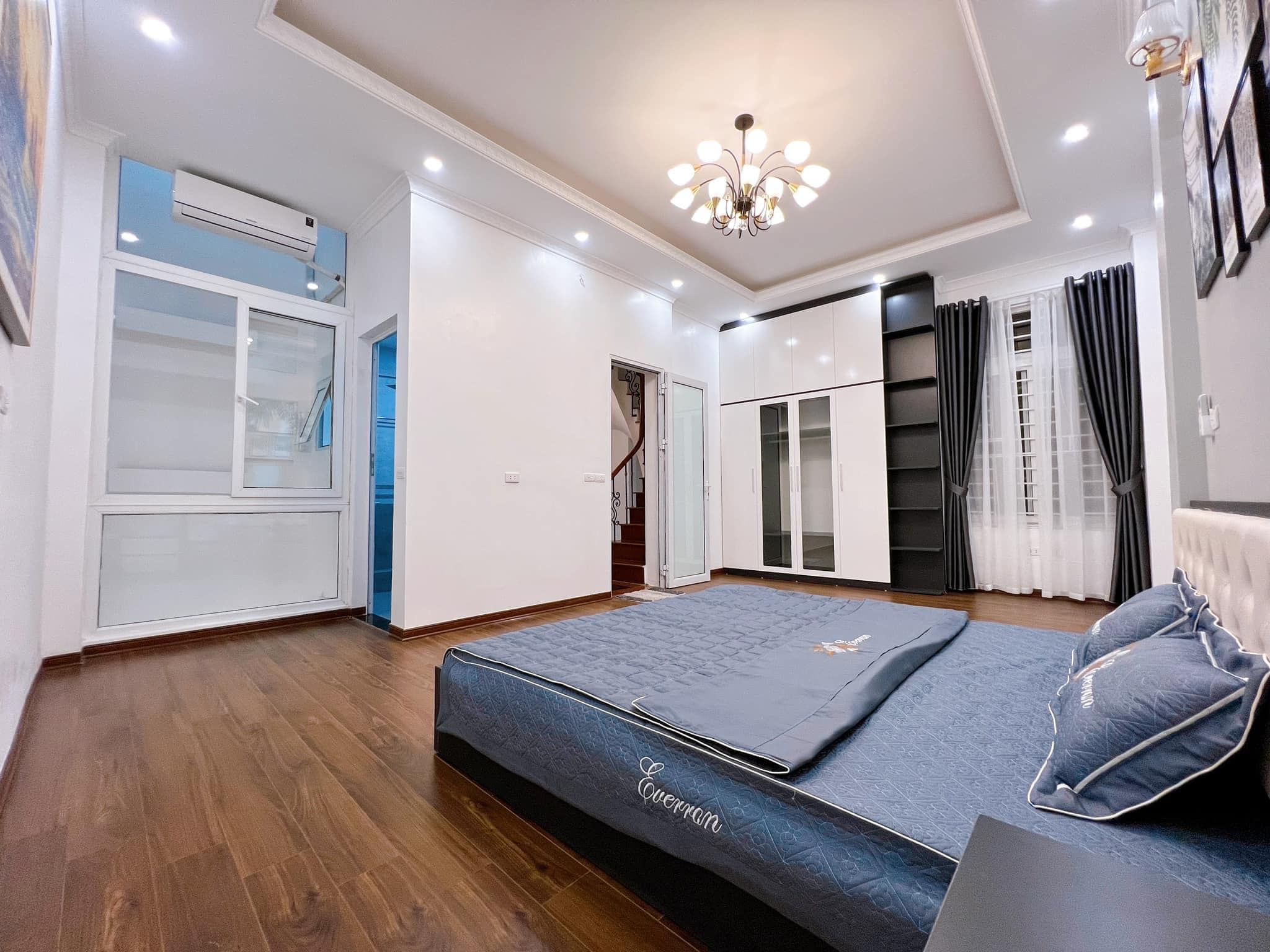 Cần bán nhà phố HOÀNG VĂN THÁI, 40 m2, 4 tầng, 5 tỷ 98, lh: 0986495774