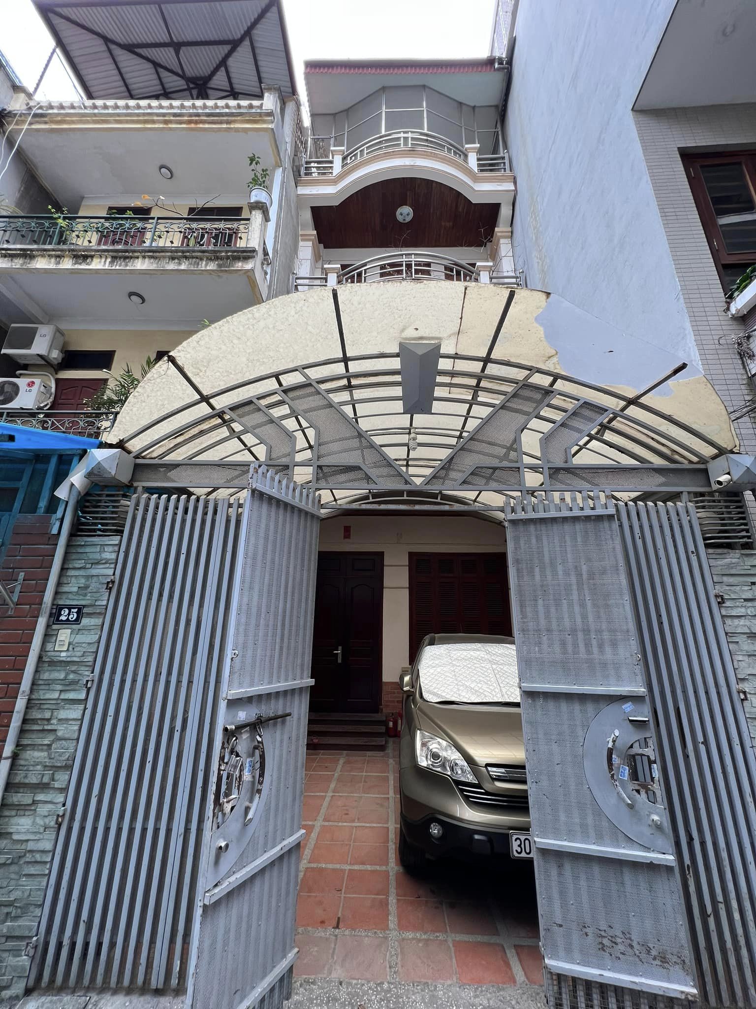 Bán nhà tại đường Nguyễn Lân, ô tô đỗ cửa, diện tích 35m2, 4 tầng, giá  4,2 tỉLH: 0986495774