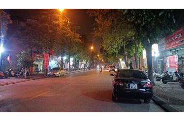Bá n nhà mặt phố Phạm Khắc Quảng, KĐT Việt Hưng, vỉa hè rộng thênh thang, 4 làn ô tô tránh.