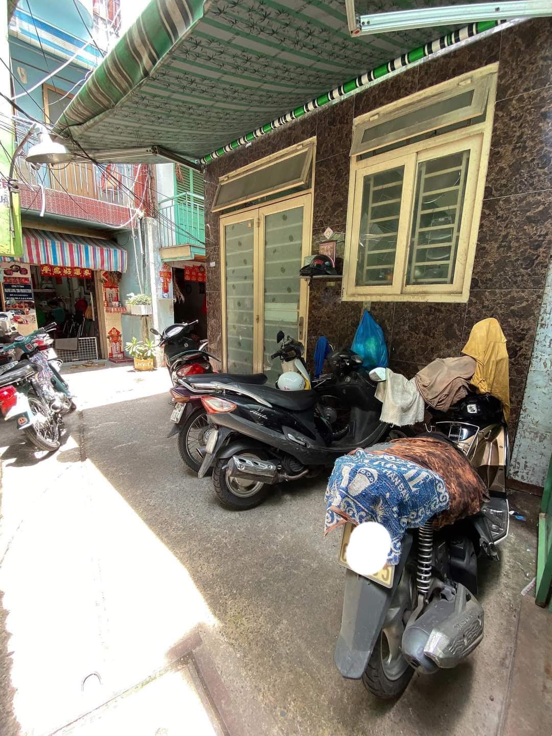 Bán nhà Bình Tiên, ngay góc Phạm Văn Chí, quận 6