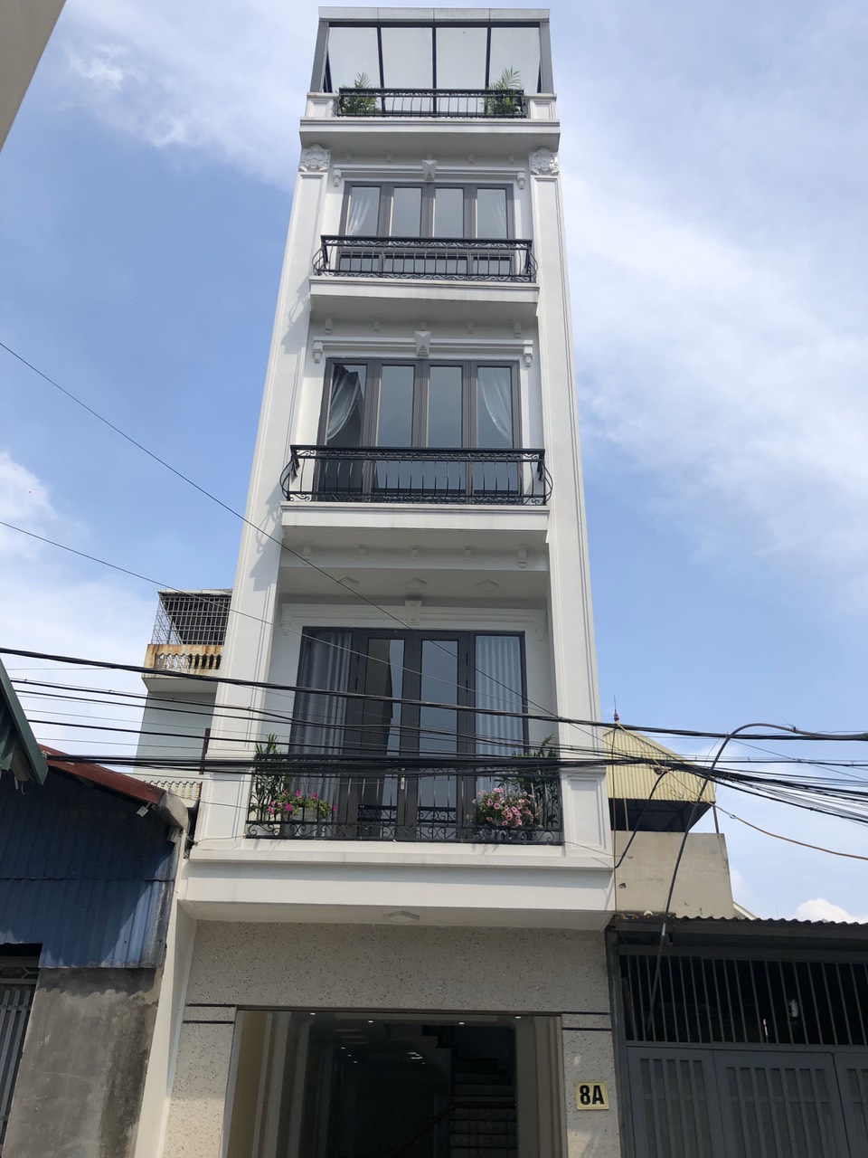 Bán nhà chính chủ mới xây 4,5 tầng phong cách Tân Cổ Điển phố Tư Đình cạnh khu biệt thự Minh Tâm sát Bồ Đề, Long Biên.