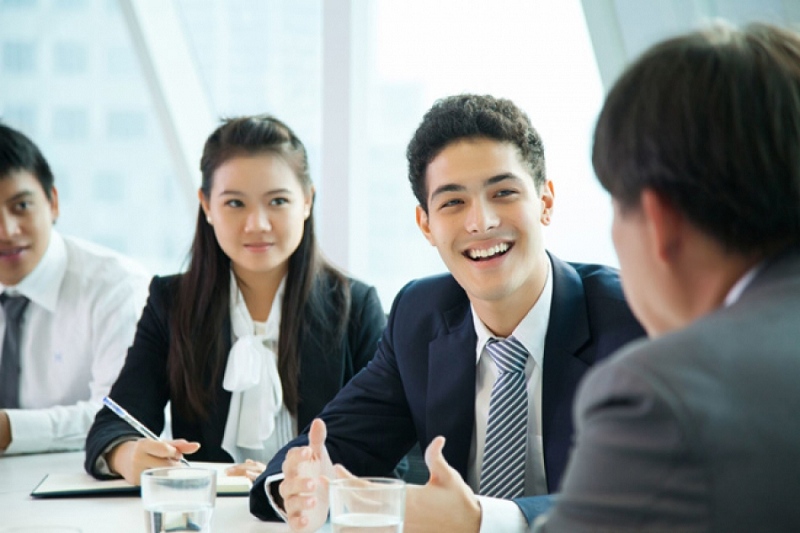Môi giới luôn phải đối diện với cuộc đua tranh giành sự chú ý của khách hàng