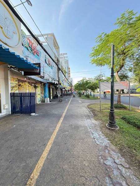 ban nha măt tiền trung tâm Bàu Cát