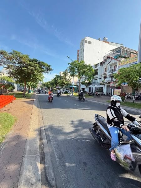 ban nha măt tiền trung tâm Bàu Cát
