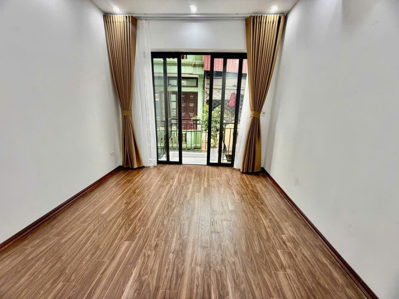 NHÀ ĐẸP PHỐ LÊ LỢI, HÀ TRÌ , HÀ ĐÔNG
