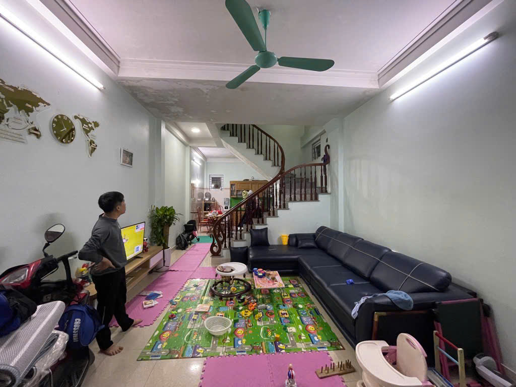 SIÊU MẪU DƯƠNG NỘI BÁN NHÀ 5T  GIÁ CƯC YÊU THƯƠNG