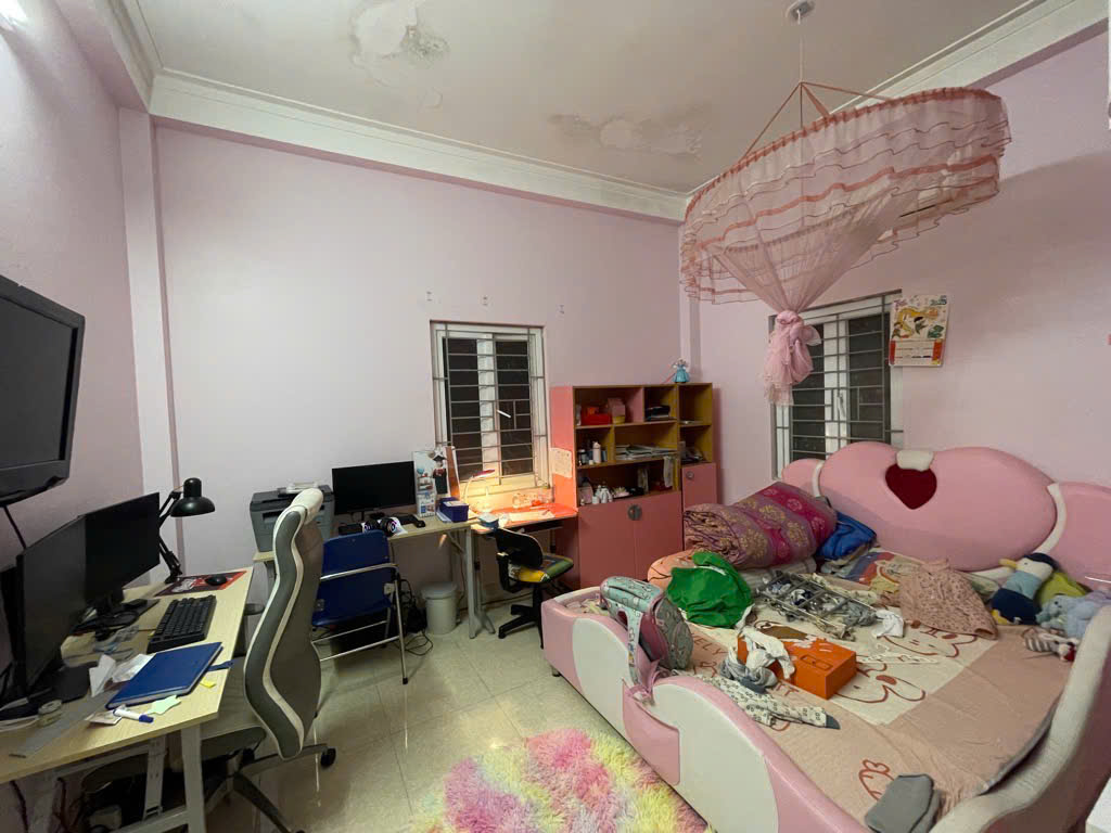 SIÊU MẪU DƯƠNG NỘI BÁN NHÀ 5T  GIÁ CƯC YÊU THƯƠNG