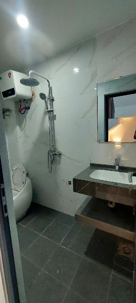 BÁN HOA HẬU HÀ ĐÔNG 34 M2 5 Tầng Ô TÔ NGỦ TRONG NHÀ GIÁ SIÊU TỐT.