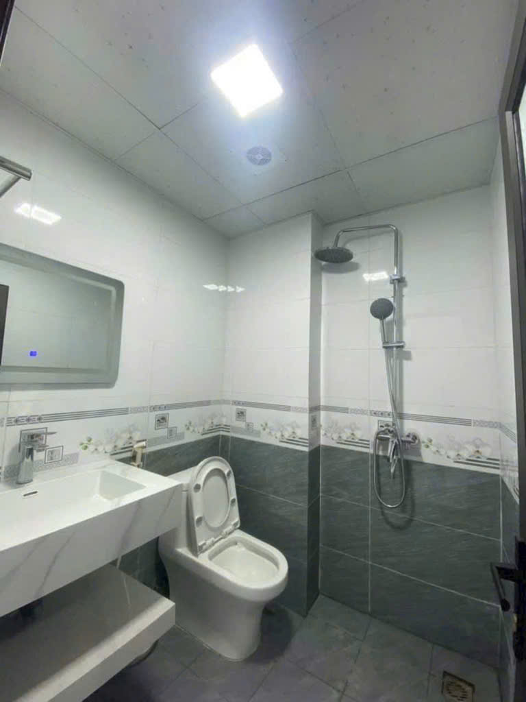 E CẦN BÁN NGAY NHÀ HÀ ĐÔNG 31 M2 5 TẦNG 5,85TY Ô TÔ GẦN .