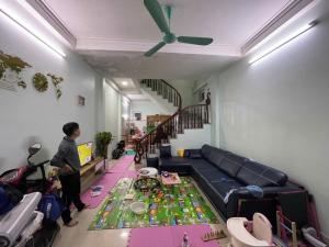 SIÊU MẪU DƯƠNG NỘI BÁN NHÀ 5T  GIÁ CƯC YÊU THƯƠNG