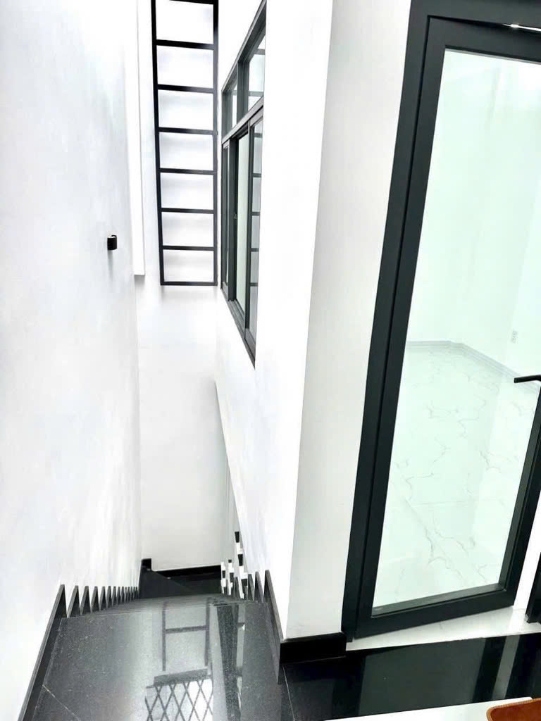 HXH TRUNG TÂM TÂM PHÚ CHỈ 3 TỶ NGAY ÂU CƠ - TRUNG TÂM TÂN PHÚ - 40M2 - SỔ ĐẸP HOÀN CÔNG ĐỦ - SÁT MẶT TIỀN -