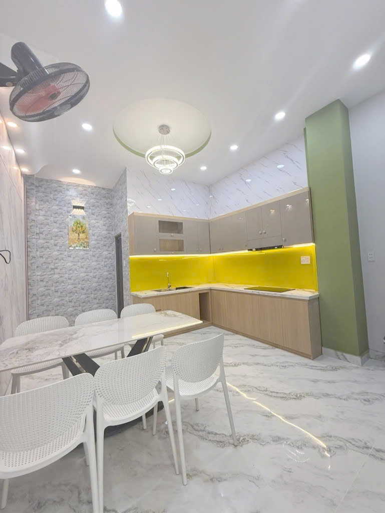 HXH TRUNG TÂM TÂM PHÚ CHỈ 3 TỶ NGAY ÂU CƠ - TRUNG TÂM TÂN PHÚ - 40M2 - SỔ ĐẸP HOÀN CÔNG ĐỦ - SÁT MẶT TIỀN -