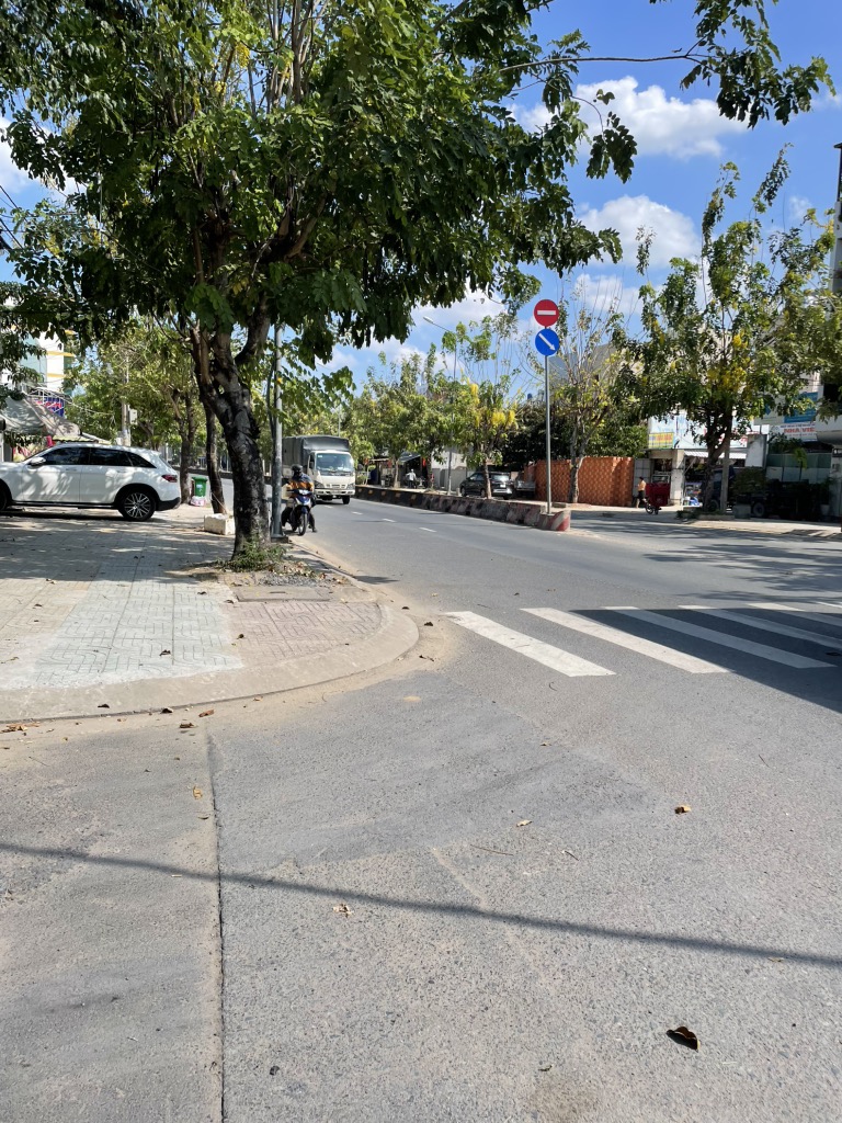 Chủ Bán Gấp Biệt Thự Giảm 200Tr Q12 - 136m2 ( 8x17 ) - Hẻm Oto Tránh - Nhỉnh 8 Tỷ X