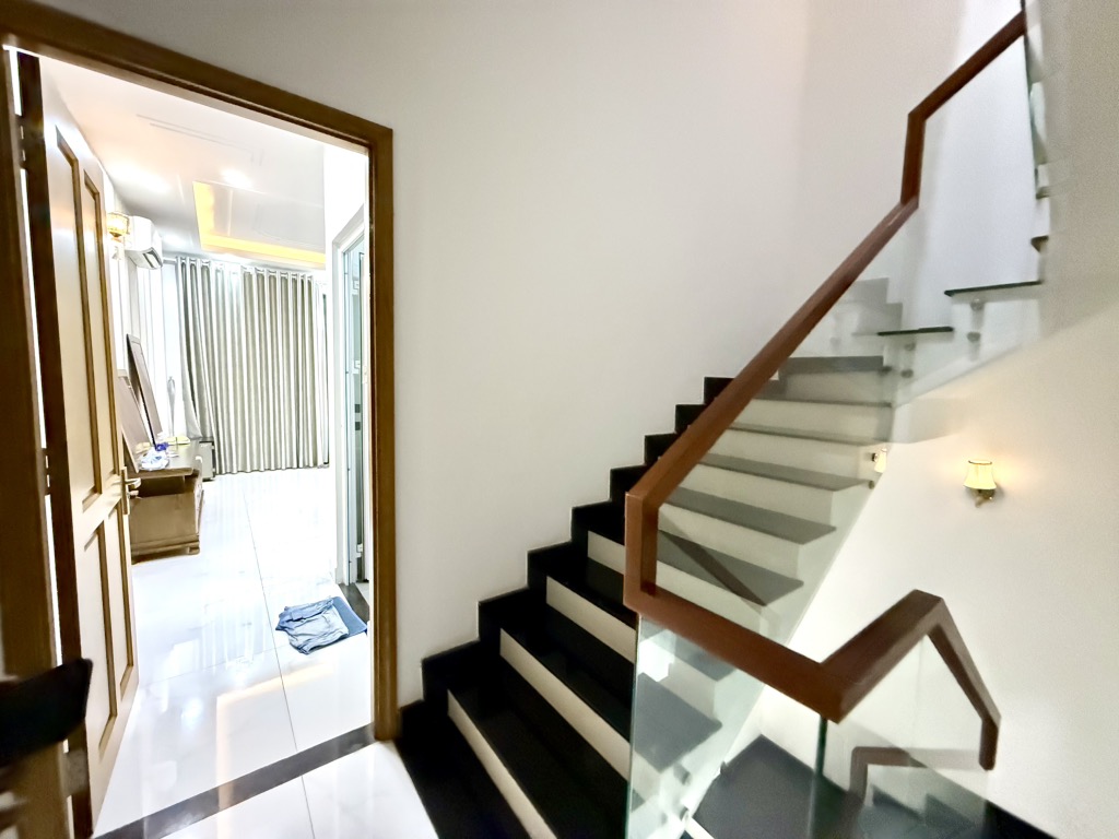 Q12 - Chủ Bán Gấp Giảm 300Tr - 71m2 ( 4,2x17 ) - 5 Tầng - Nhỉnh 6 Tỷ x.