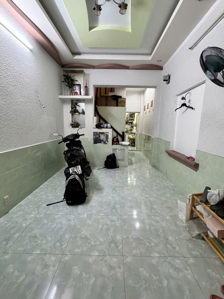 Bán nhà đẹp sát quận 1, có thương lượng