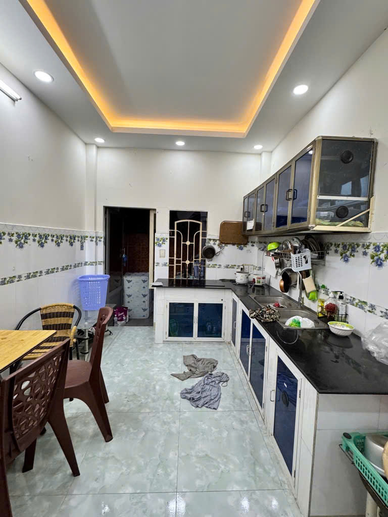 Bán nhà đẹp sát quận 1, có thương lượng