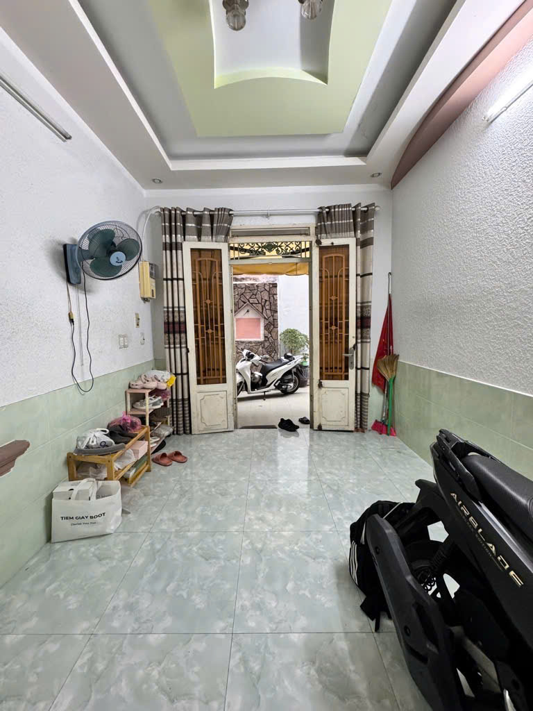 Bán nhà đẹp sát quận 1, có thương lượng