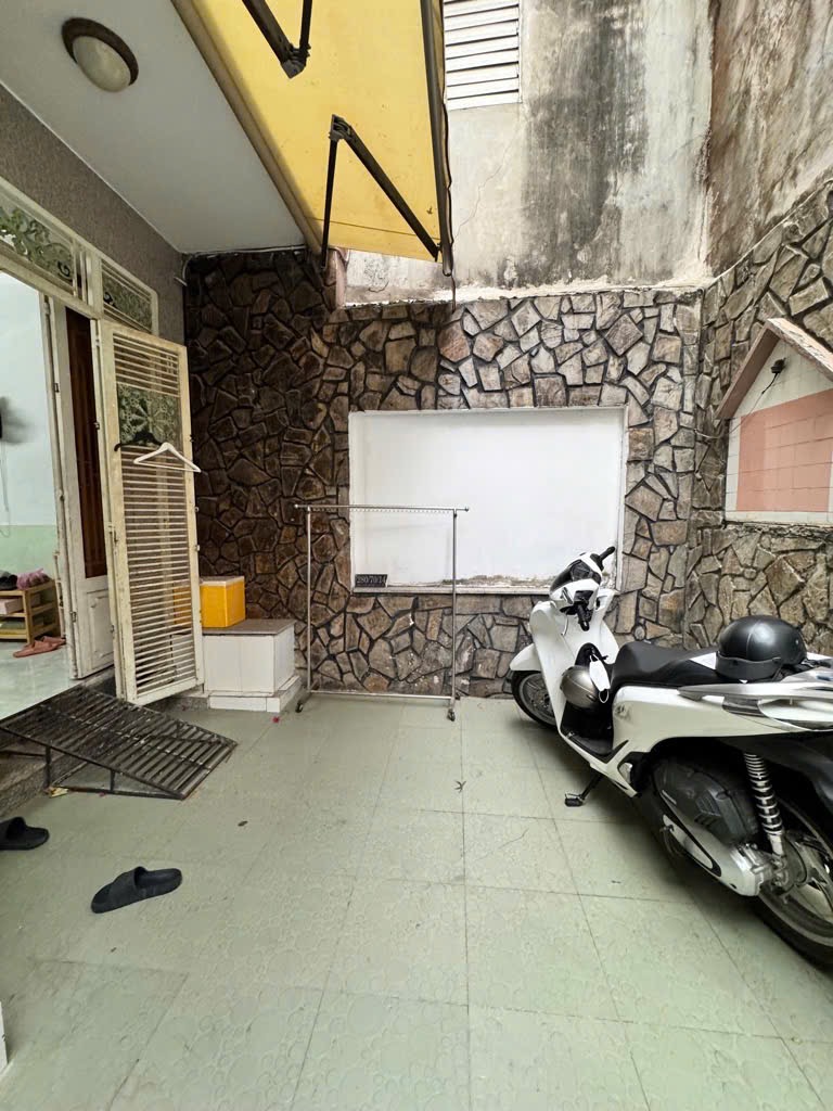 Nhà ngay Bình Thạnh - Bùi Hữu Nghĩa. Nhà rộng rãi, đường trươcx nhà xe ôtô