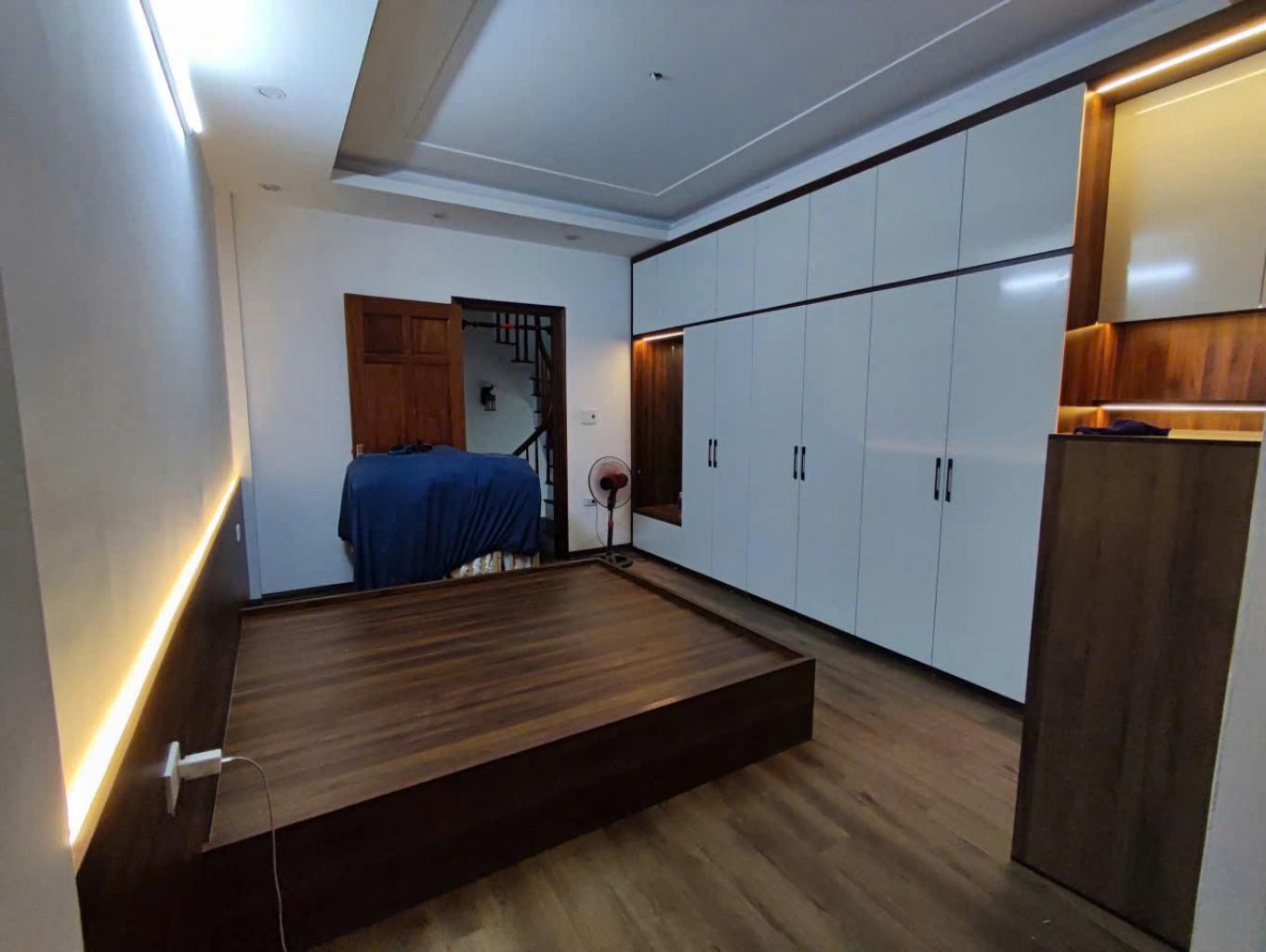 NHÀ ĐẸP - SÁT MẶT PHỐ TRỊNH VĂN BÔ - Ô TÔ 7 CHỖ ĐỖ CỬA