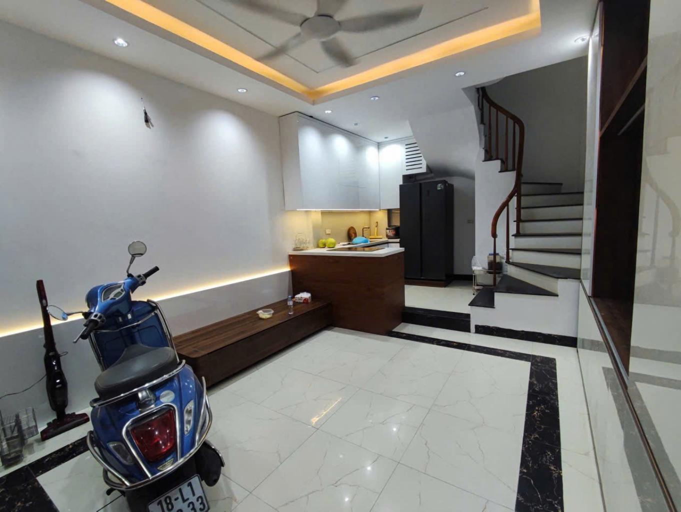 NHÀ ĐẸP - SÁT MẶT PHỐ TRỊNH VĂN BÔ - Ô TÔ 7 CHỖ ĐỖ CỬA