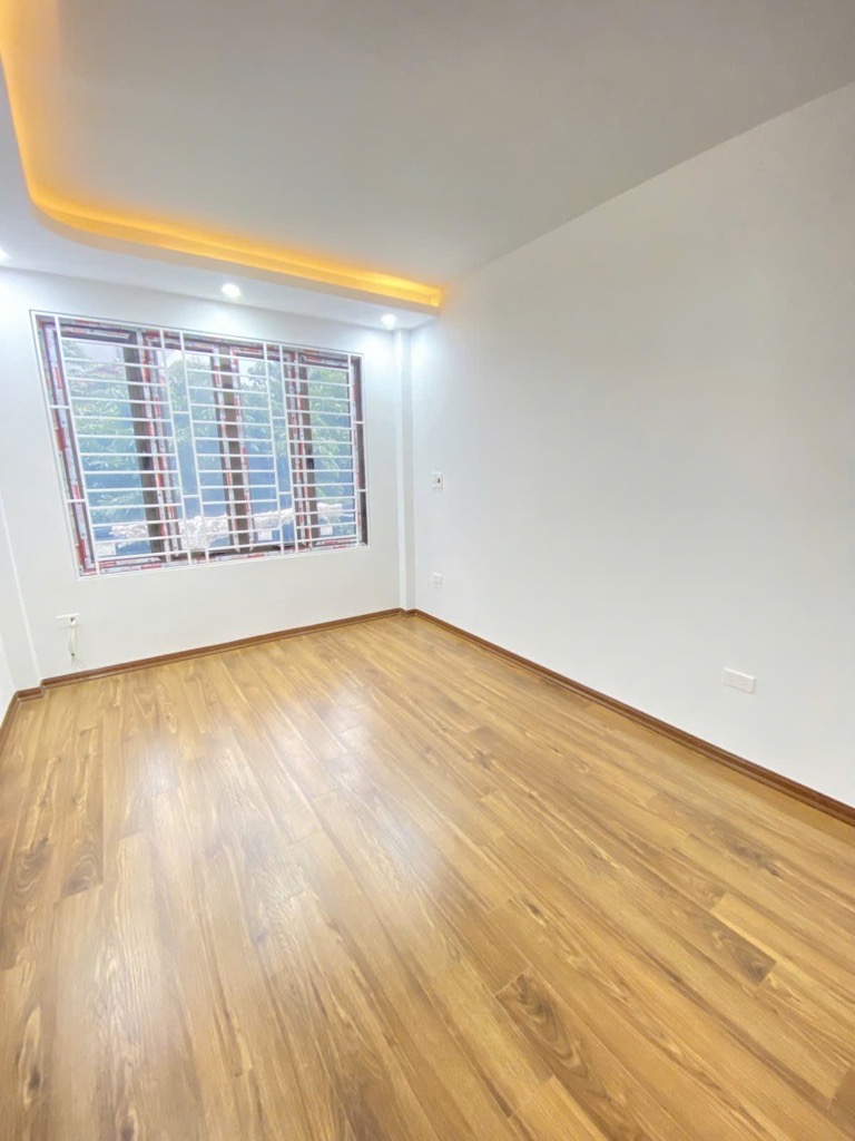 SIÊU PHẨM Ô TÔ ĐỖ CỬA GIÁ CHỈ HƠN 4 TỶ