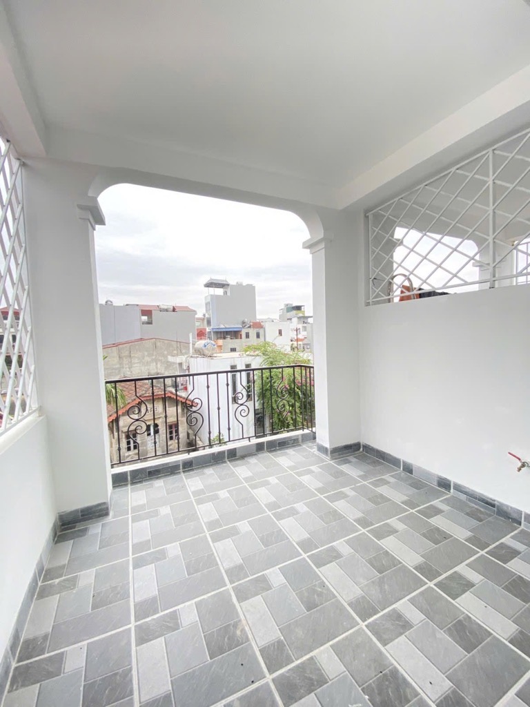 SIÊU PHẨM Ô TÔ ĐỖ CỬA GIÁ CHỈ HƠN 4 TỶ
