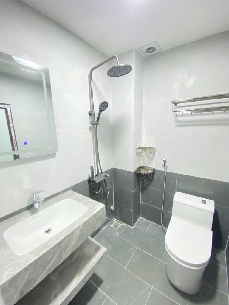 SIÊU PHẨM Ô TÔ ĐỖ CỬA GIÁ CHỈ HƠN 4 TỶ