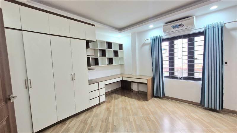 NHÀ TRUNG TÂM MỄ TRÌ – NGÕ RỘNG NHƯ PHỐ – Ô TÔ TRÁNH – KINH DOANH ĐỈNH