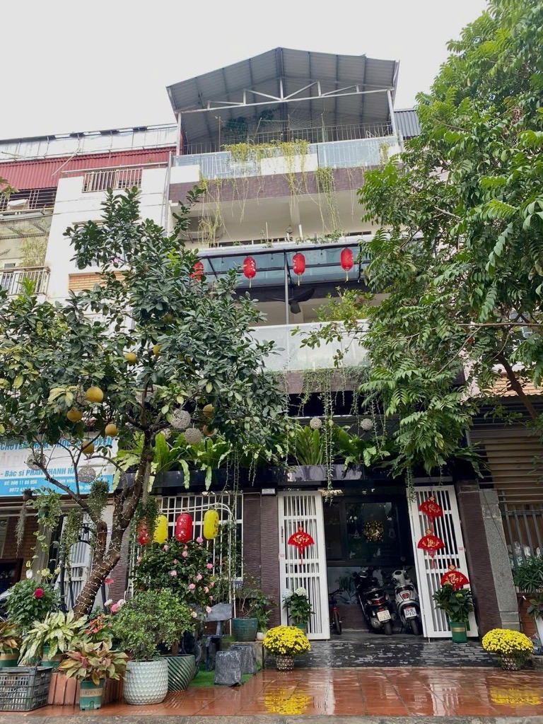 CỰC HIẾM- DUY NHẤT 1 CĂN VIEW VƯỜN HOA- MẶT TIỀN CỰC ĐẸP – 2 MẶT THOÁNG ĐẸP NHẤT KHU – VỈA HÈ RỘNG MÊNH MÔNG – MẶT ĐƯỜNG NHIỀU Ô TÔ TRÁNH CHỦ NHÀ CHUYỂN RA Ở BIỆT THỰ NÊN BÁN