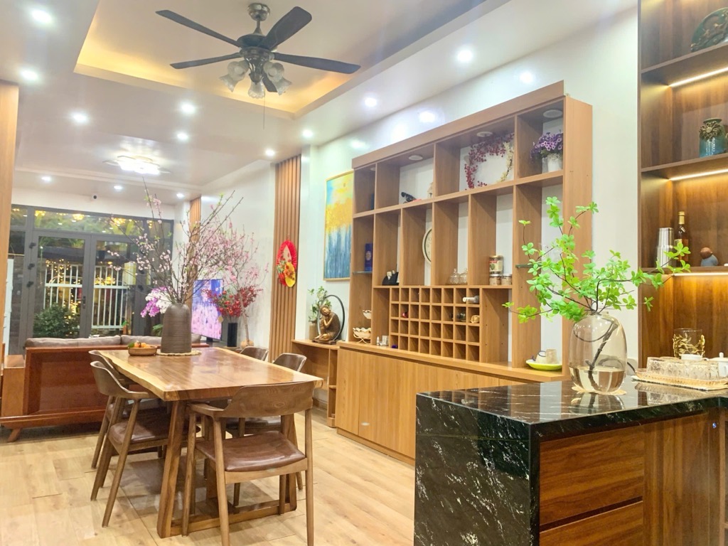 CỰC HIẾM- DUY NHẤT 1 CĂN VIEW VƯỜN HOA- MẶT TIỀN CỰC ĐẸP – 2 MẶT THOÁNG ĐẸP NHẤT KHU – VỈA HÈ RỘNG MÊNH MÔNG – MẶT ĐƯỜNG NHIỀU Ô TÔ TRÁNH CHỦ NHÀ CHUYỂN RA Ở BIỆT THỰ NÊN BÁN