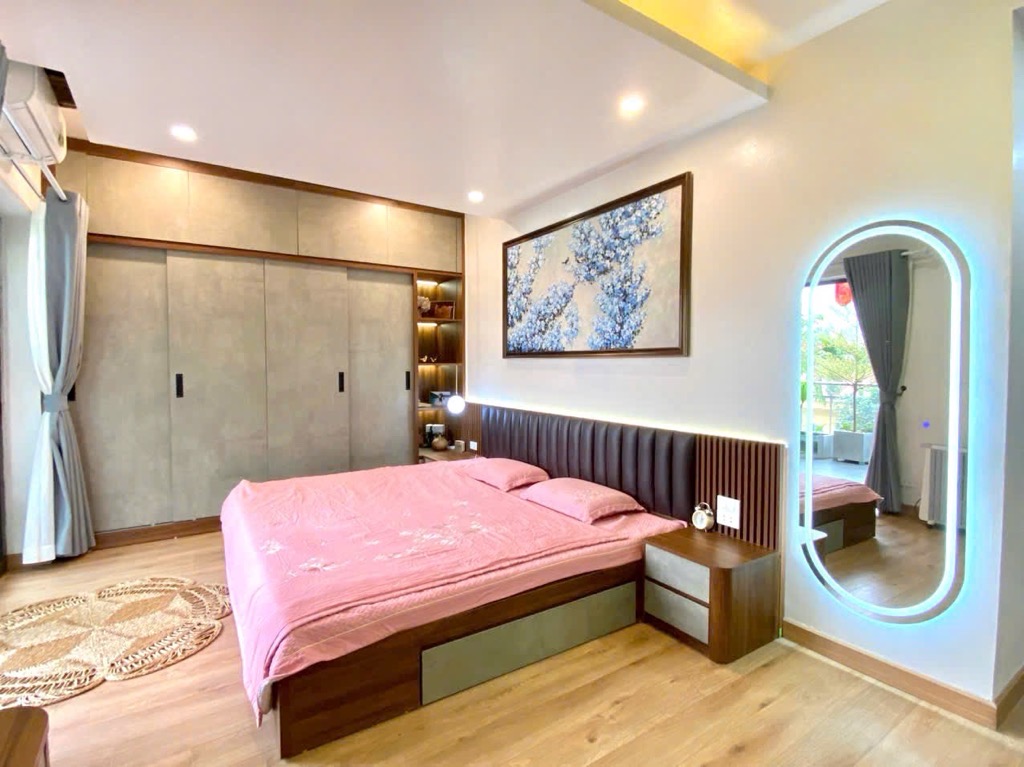 CỰC HIẾM- DUY NHẤT 1 CĂN VIEW VƯỜN HOA- MẶT TIỀN CỰC ĐẸP – 2 MẶT THOÁNG ĐẸP NHẤT KHU – VỈA HÈ RỘNG MÊNH MÔNG – MẶT ĐƯỜNG NHIỀU Ô TÔ TRÁNH CHỦ NHÀ CHUYỂN RA Ở BIỆT THỰ NÊN BÁN